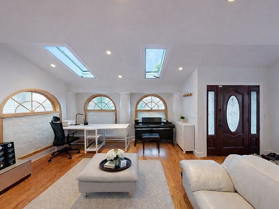 2nd image of 4544 Browvale Ln