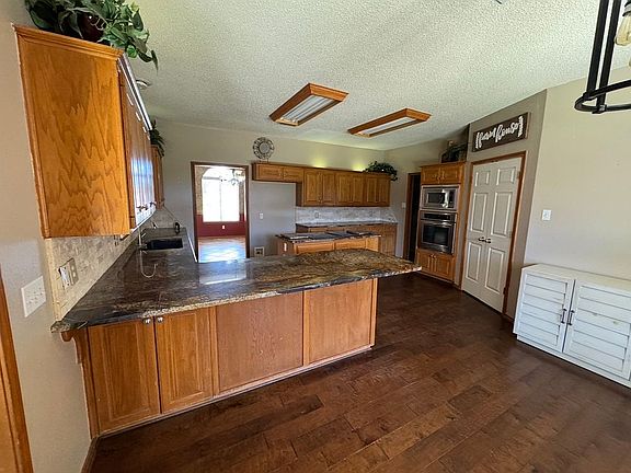 3rd image of 806 Dogwood Ave