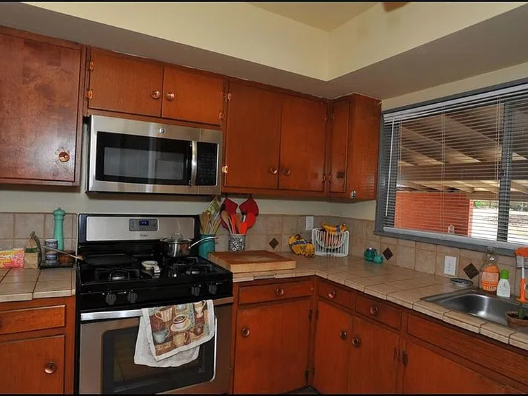 4233 Hampshire Ln — Photo 8