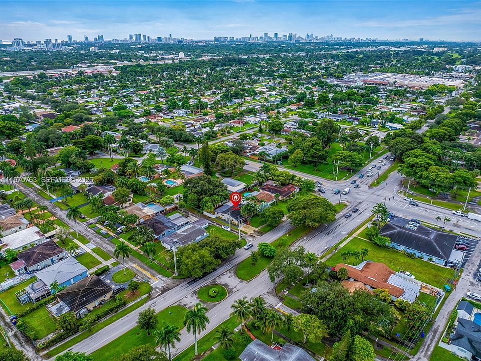 1st image of 911 N Park Rd