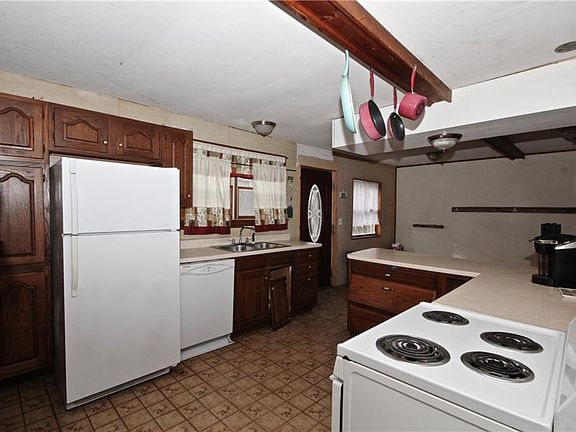 5th image of 129 Canton St