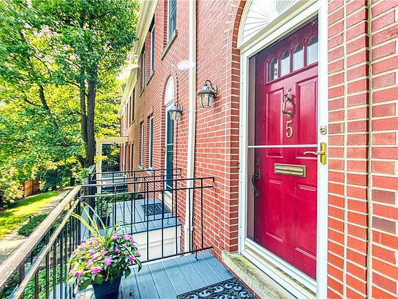 4th image of 1119 Delaware Ave #5
