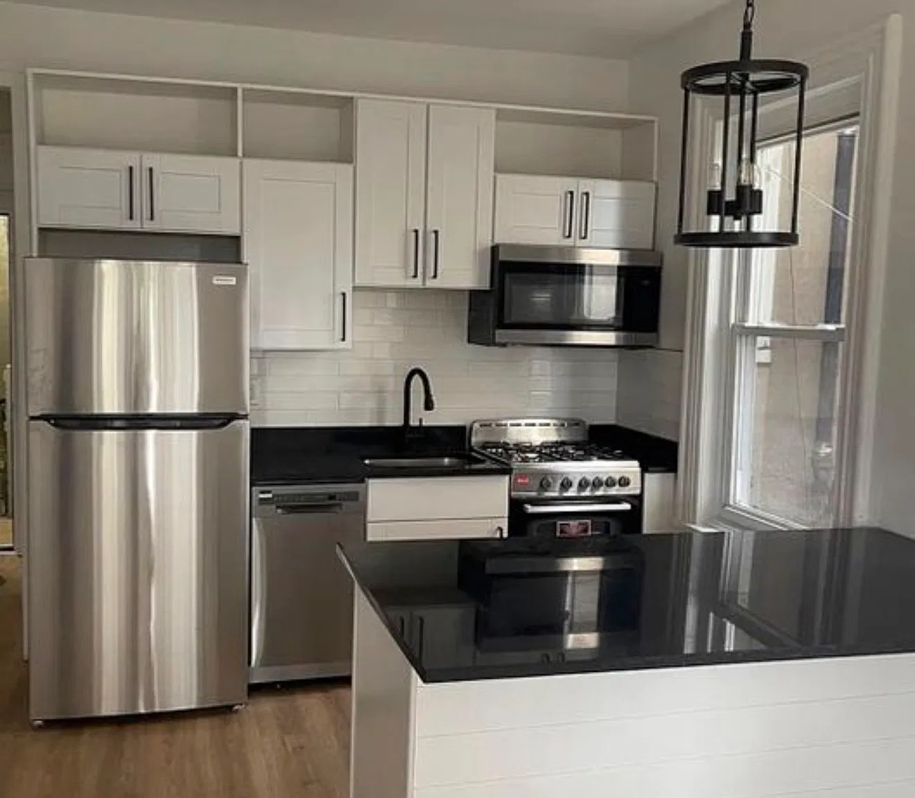 2 bed, 1000 sqft, $2,150 — Photo 1