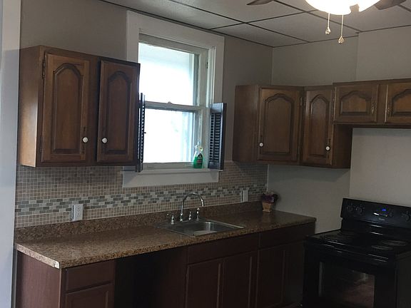 4th image of 335 Pennsylvania Ave
