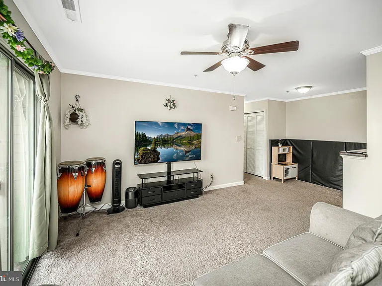 75 Fern Oak Cir #303 — Photo 8