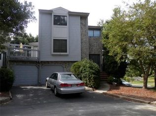 1 Firethorn Ct, East Brunswick, NJ