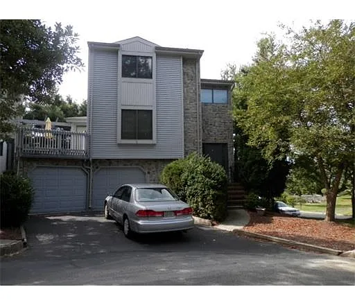 1 Firethorn Ct photo 1