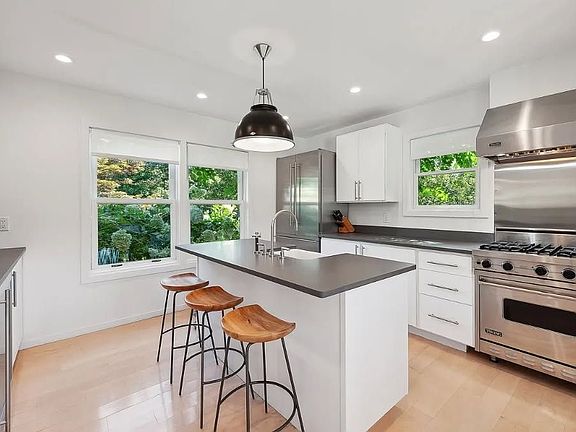 5th image of 33 Morris Cove Ln