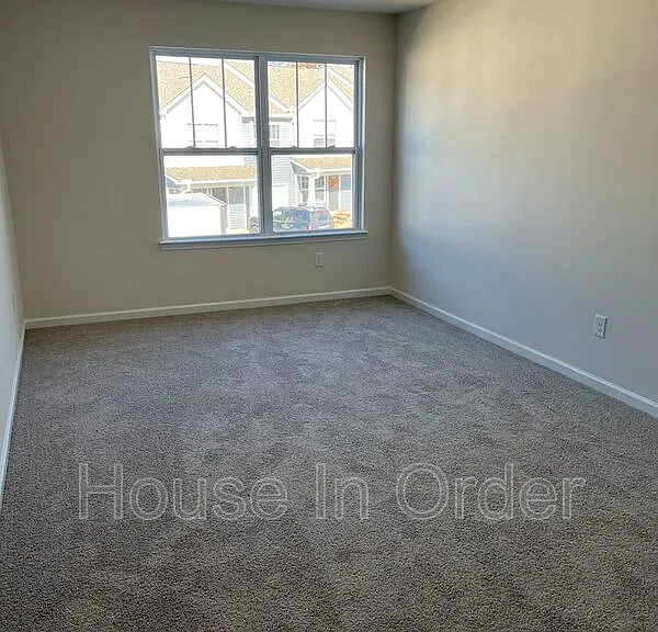 34 Malcolm Ct — Photo 6