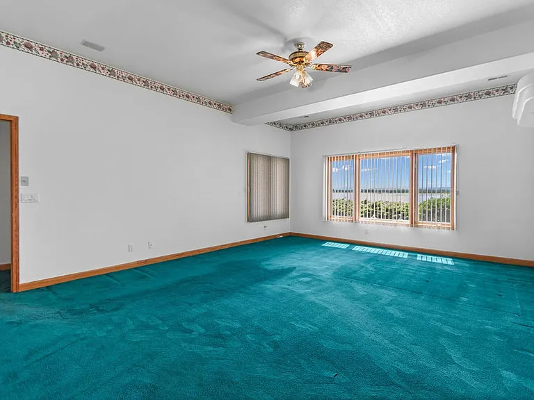 3957 Valley Oak Dr — Photo 35