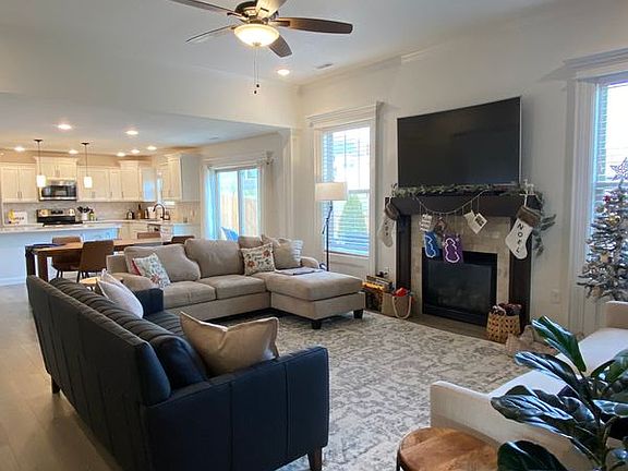 3rd image of 3607 Yellowwood Dr