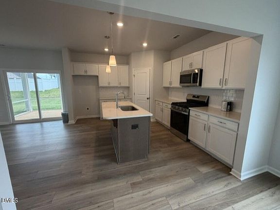 5th image of 169 Sugarmaple Way