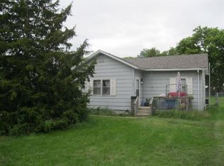 712 6th St, Camanche, IA