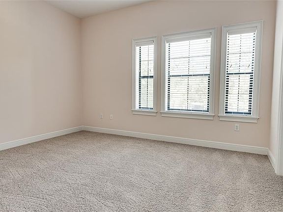 5th image of 1201 W Plymouth St