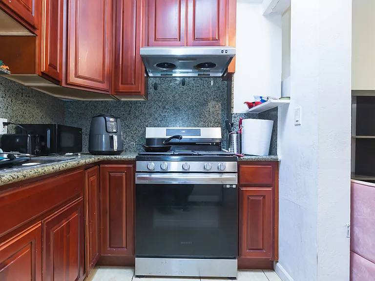 322 Lisbon St #1C — Photo 2