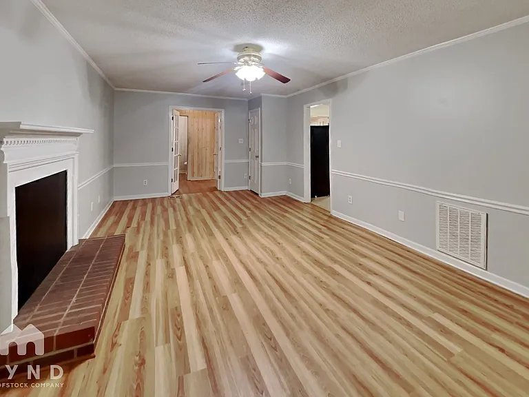 220 Glaive Dr — Photo 5