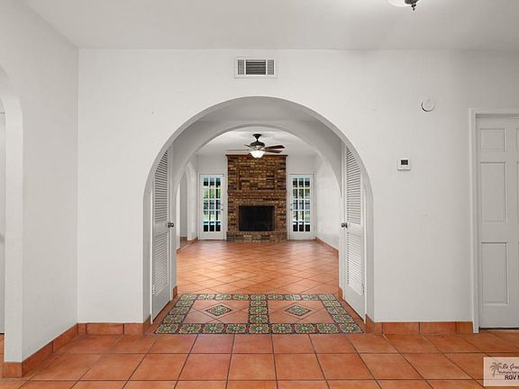 5th image of 1005 Ebony Ln