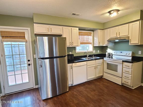 3rd image of 917 Hazelbrook Way