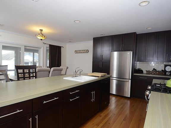 3rd image of 8 King St