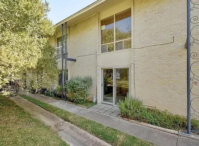 5332 Balcones Dr #D — Photo 17