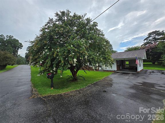 4th image of 1326 26th St SW