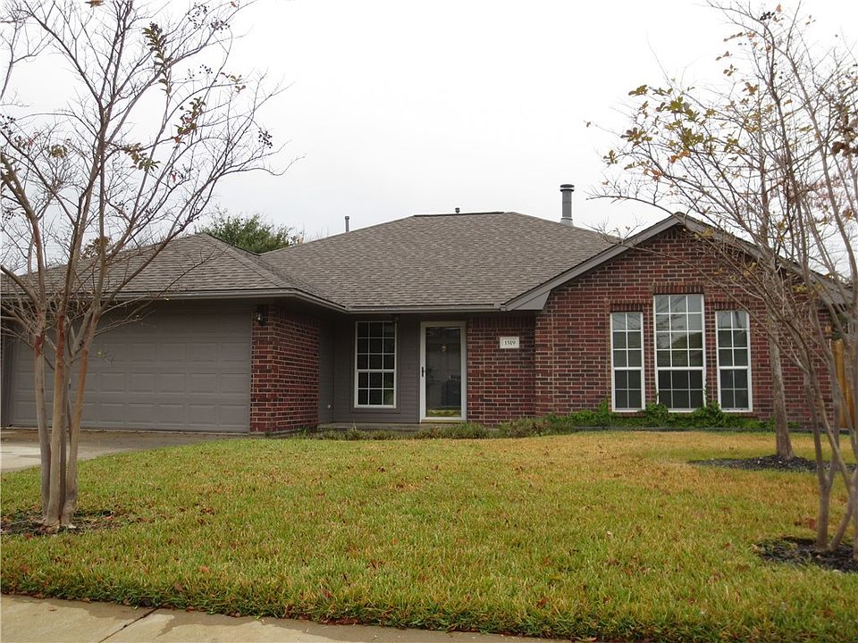 1st image of 1519 Strasburg Cir