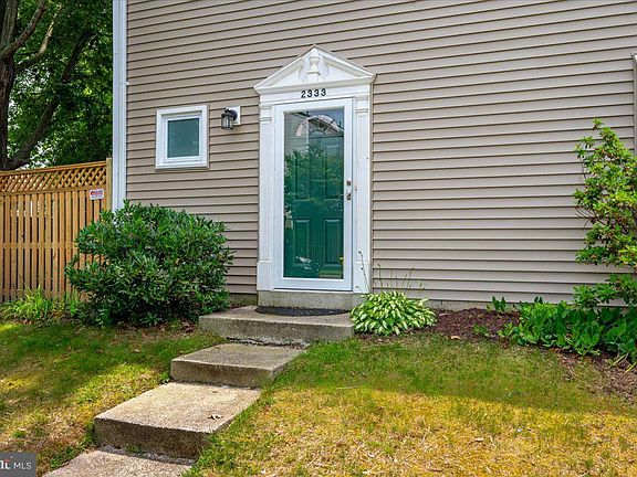 4th image of 2333 Dartmouth Ln
