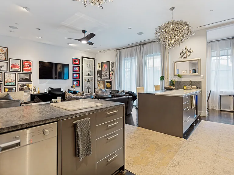 3633 Brown St — Photo 8