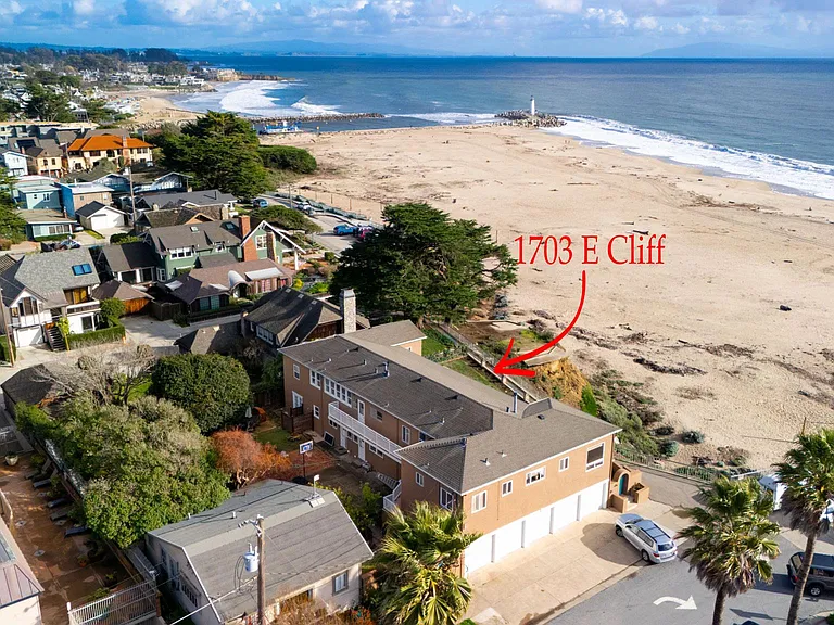 1703 E Cliff Dr #4 — Photo 4
