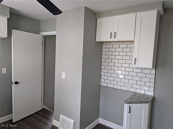 4th image of 395 E 324th St