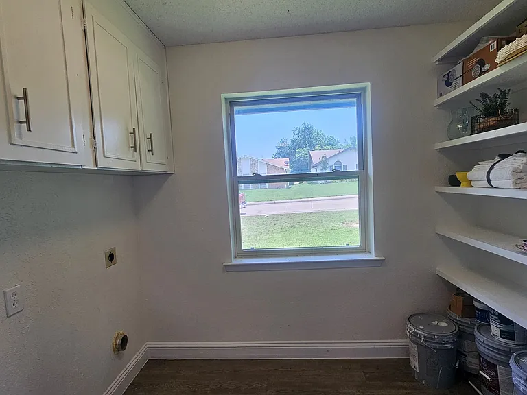 1619 Glenhill Ln — Photo 12