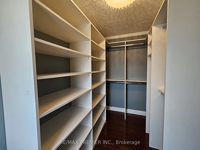 147 Calvington Dr #MAIN FLOOR — Photo 11