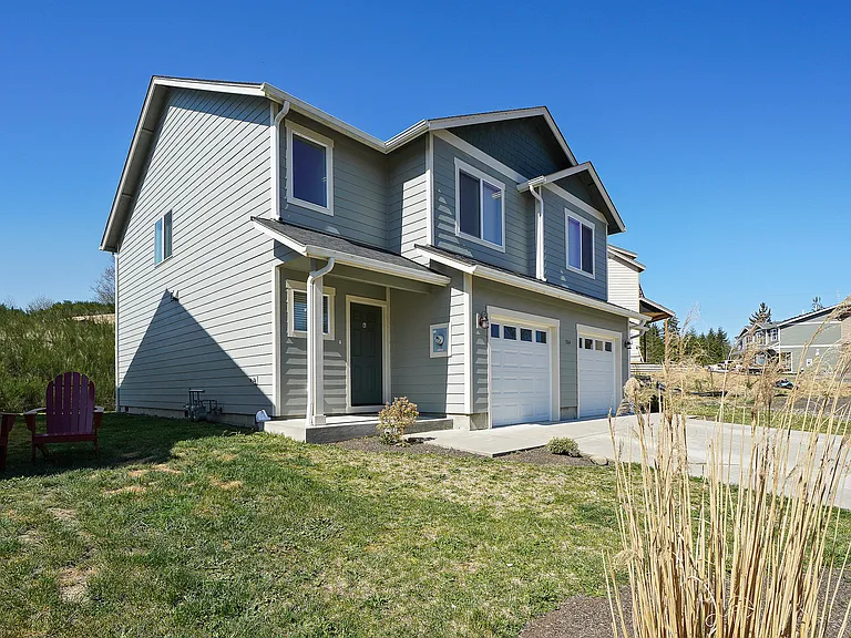 1564 SE Honeysuckle Loop #B — Photo 2