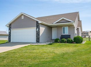 173 Woodstone Ln SW, Cedar Rapids, IA 52404