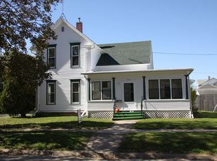 213 S Tama St, Manchester, IA 52057