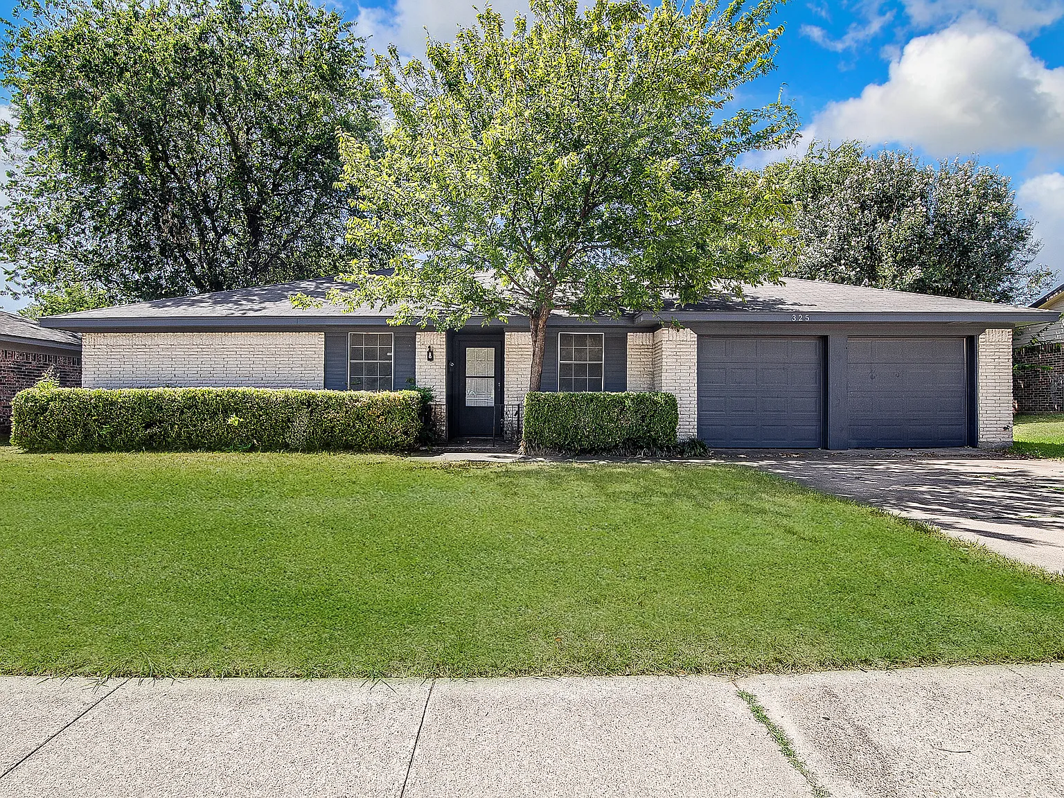 4 bed, 1400 sqft, $1,895 — Photo 1