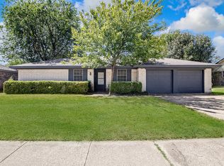 325 NW Suzanne Ter, Burleson, TX 76028