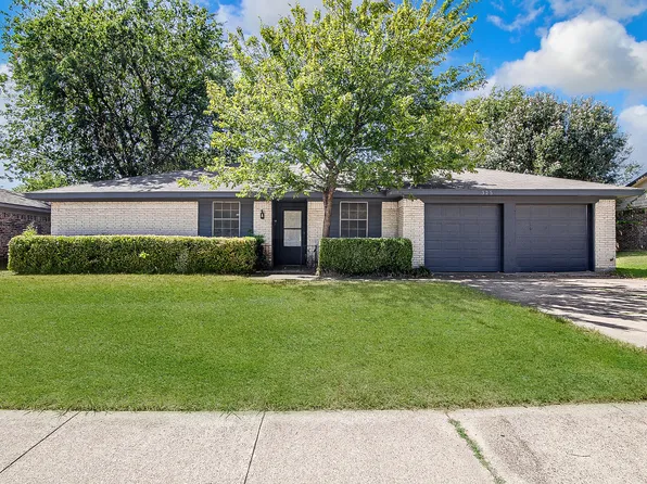 325 NW Suzanne Ter, Burleson, TX 76028