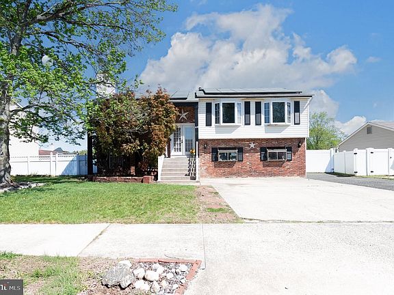 2nd image of 408 Jennifer Ln