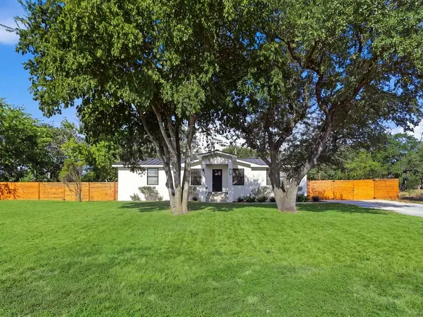 211 Oak Ridge Dr, Center Point, TX 78010