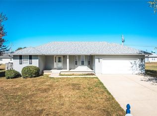 1233 Howard Dr, Lebanon, MO 65536