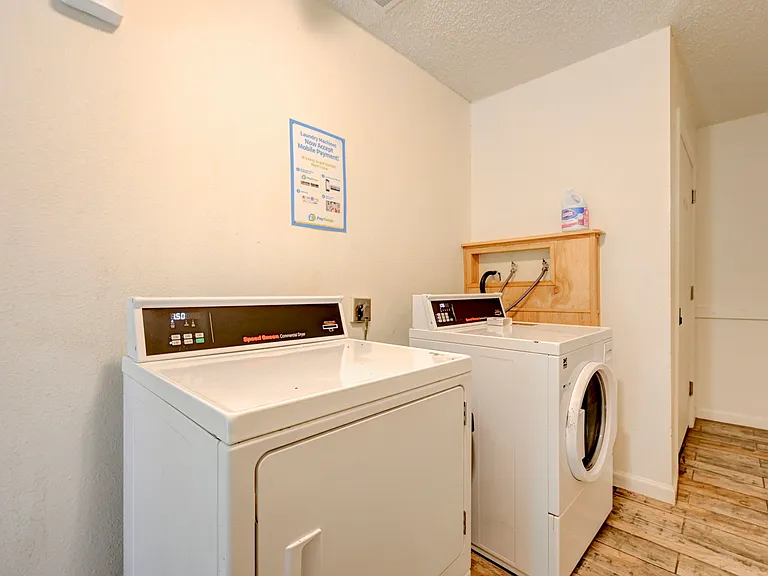 Summit View Apartments — Photo 17