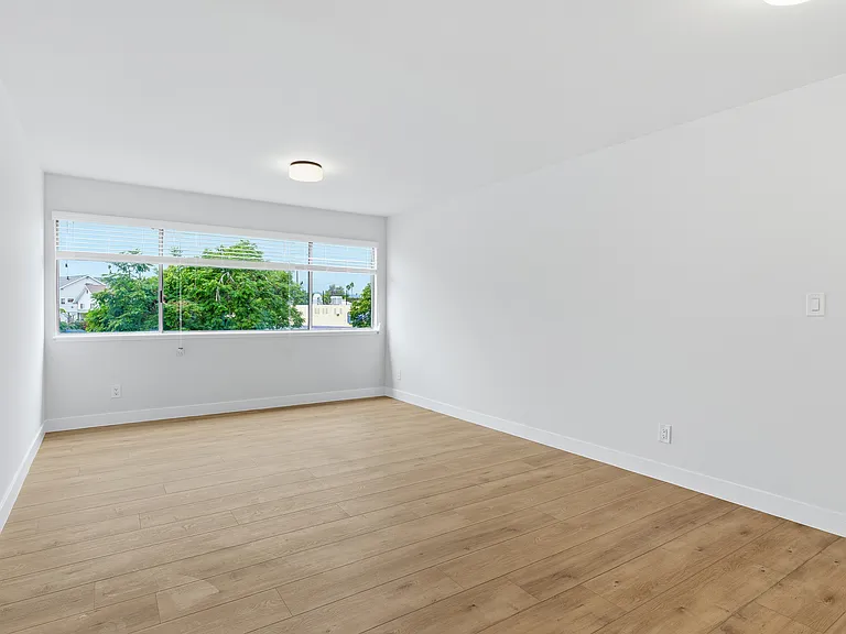 1922 S Hobart Blvd #9 — Photo 11