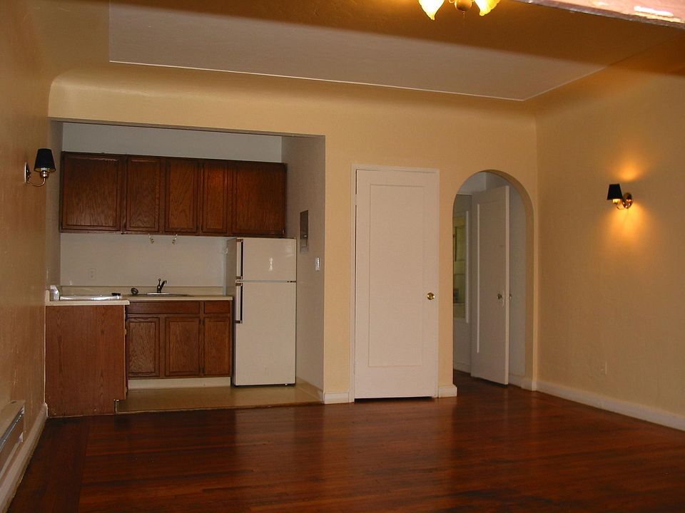 1st image of 460 N 1st St APT 15