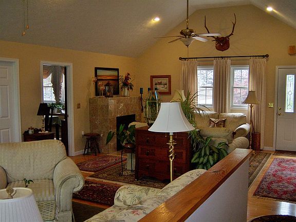 5th image of 247 Hogan Ct