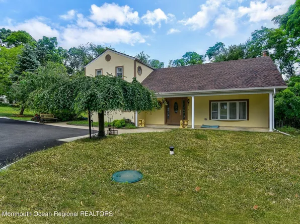 11 Mohawk Drive, Marlboro, NJ 07746