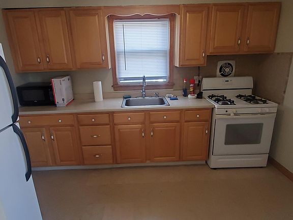 3rd image of 147 Stover Ave #2