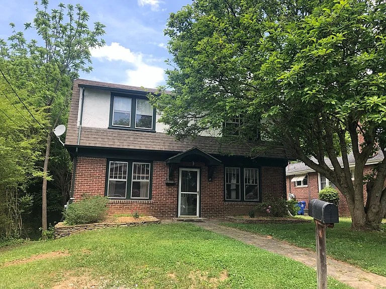 8 Salem Ave — Photo 1