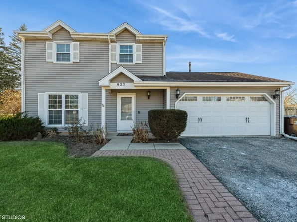 923 Concord Dr, Island Lake, IL 60042