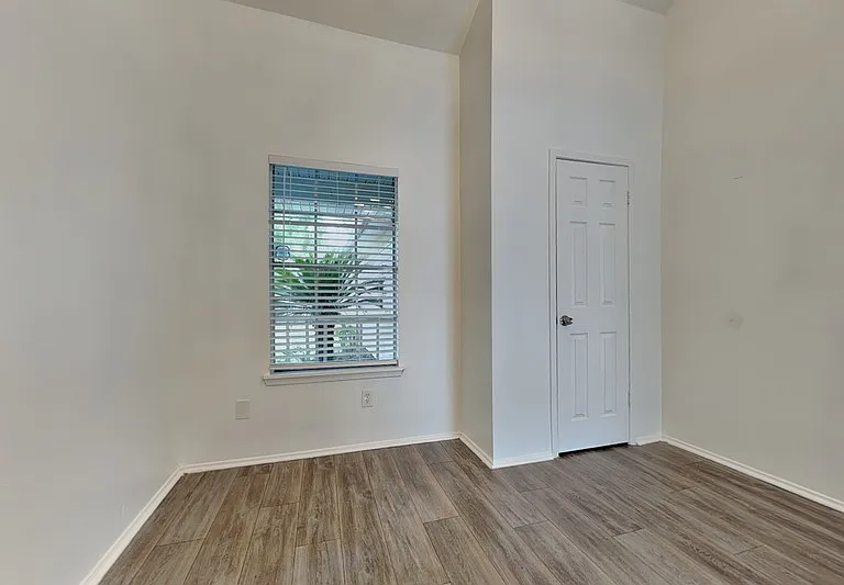 8614 Lake Crystal Dr — Photo 2
